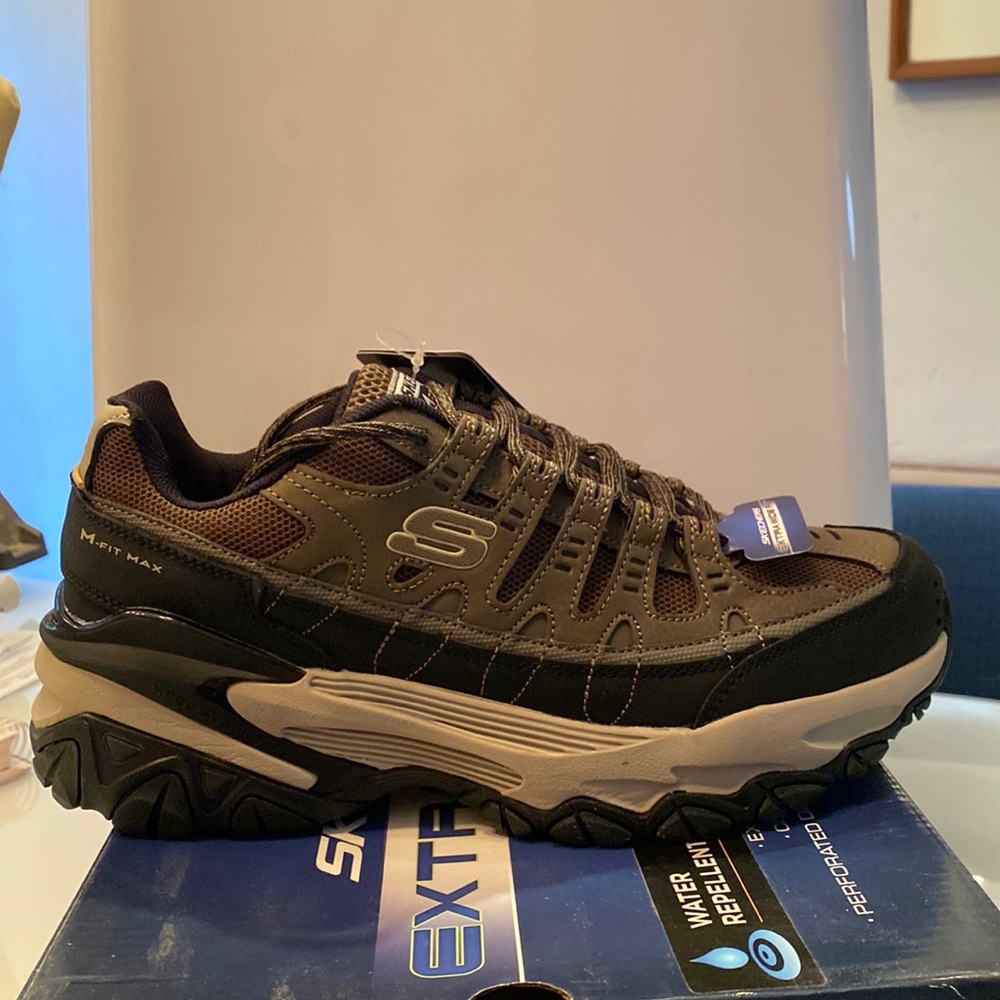 Sketchers Men’s Hiking Shoes size 9 Xwide